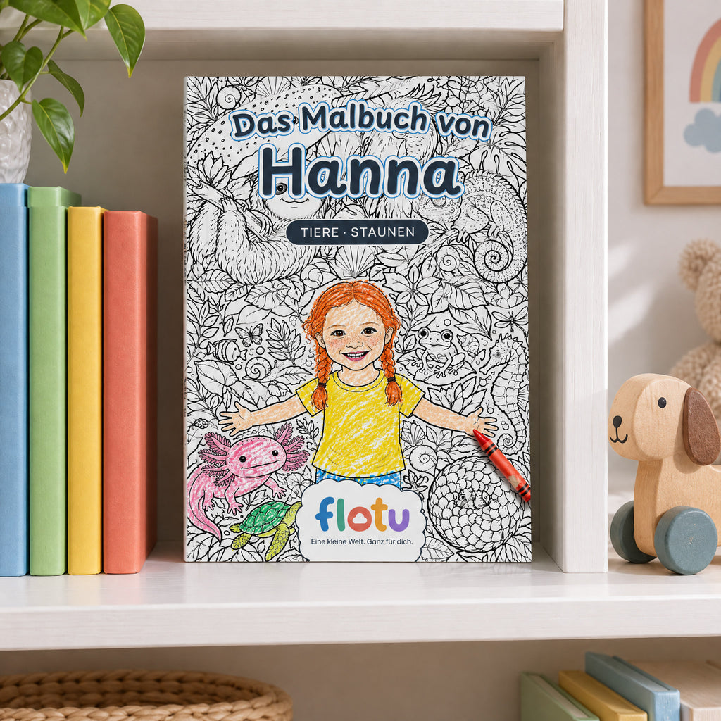 Das gedruckte Malbuch „Echte Zauberwesen“ mit dem Namen Hanna auf dem Cover