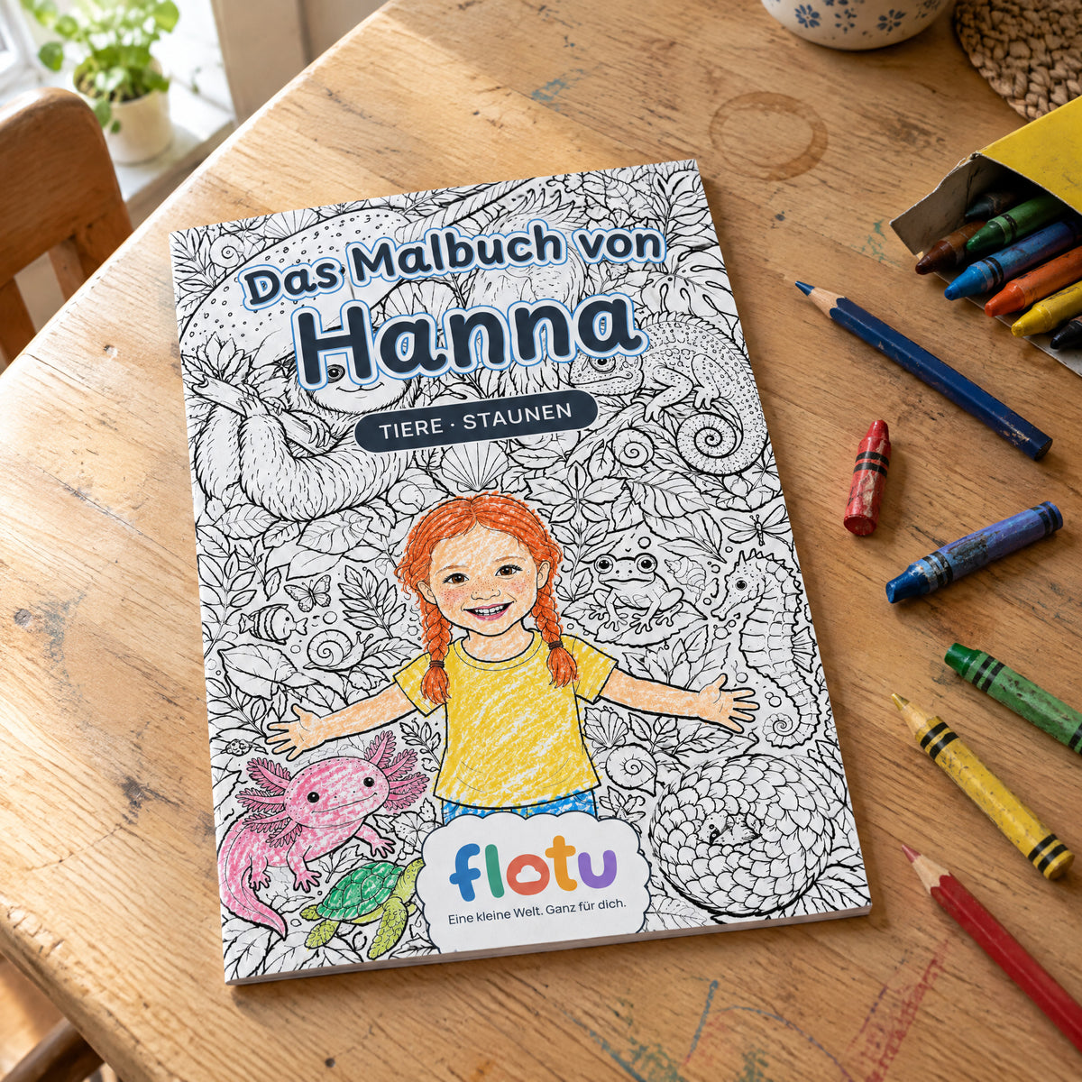 Das gedruckte Malbuch „Echte Zauberwesen“ mit dem Namen Hanna auf dem Cover