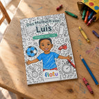Das gedruckte Malbuch „Fußball“ mit dem Namen Luis auf dem Cover