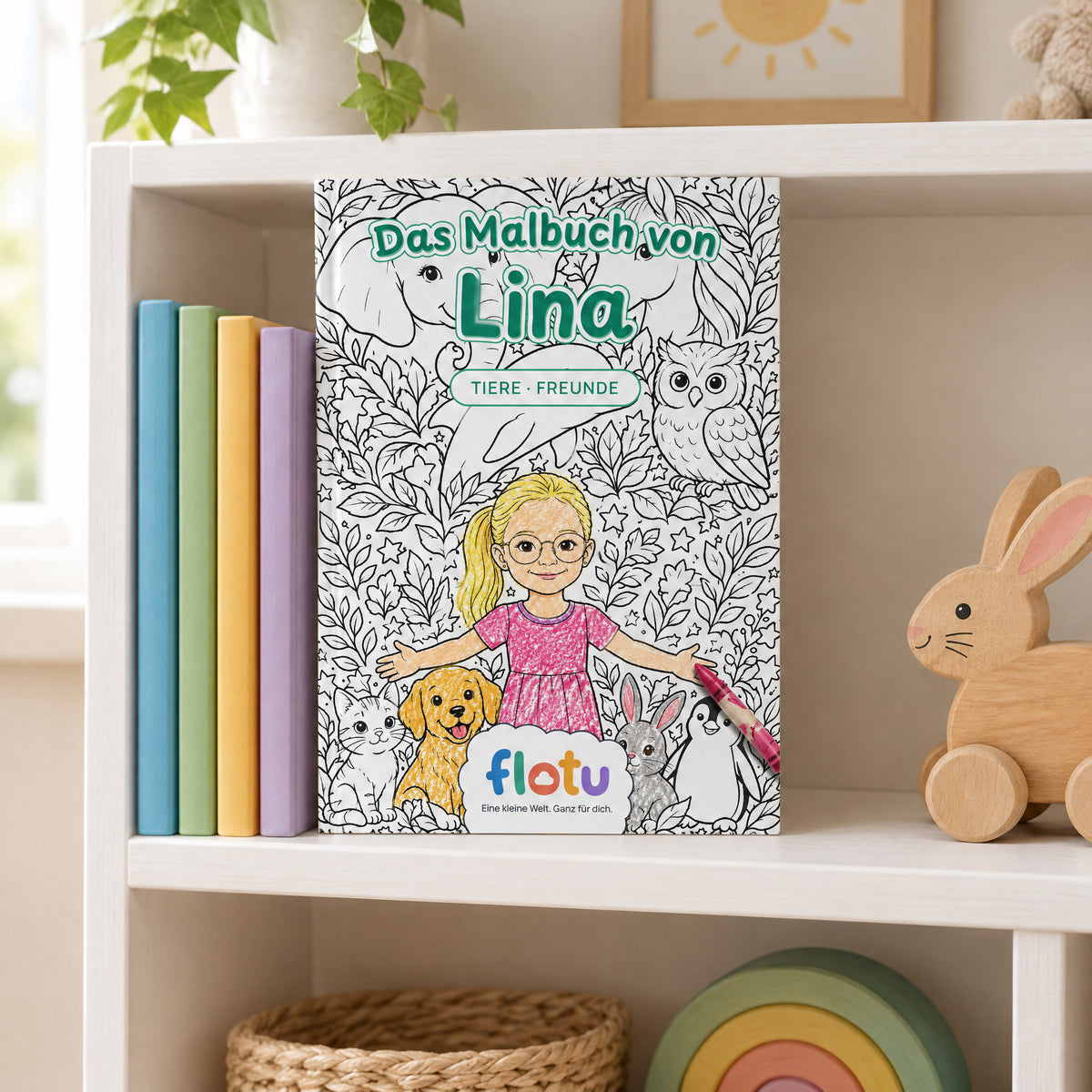 Das gedruckte Malbuch „Tierfreunde“ mit dem Namen Lina auf dem Cover